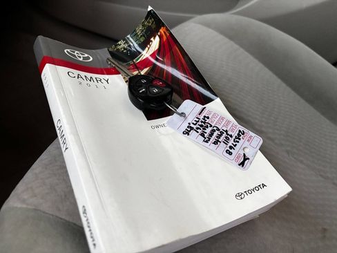 Used 2011 Toyota Camry LE image 48