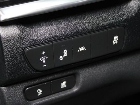 Used 2022 Kia Niro EX FWD image 16