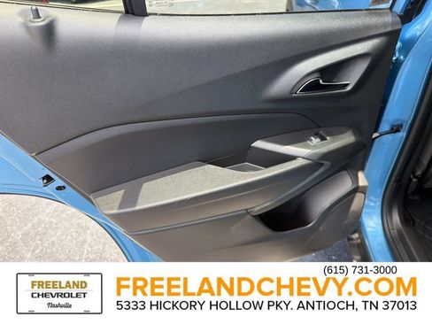 Used 2025 Chevrolet Trax RS w/ Sunroof Package FWD image 15