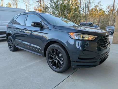 Certified 2024 Ford Edge SE w/ Black Appearance Package image 2