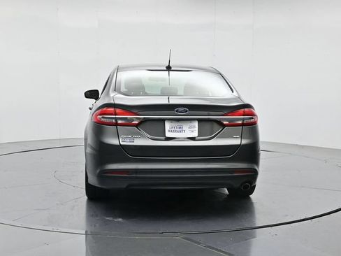 Used 2018 Ford Fusion SE FWD image 8