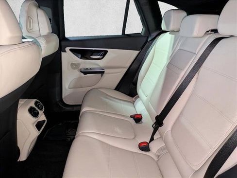 Used 2025 Mercedes-Benz GLC 350e 4MATIC image 18