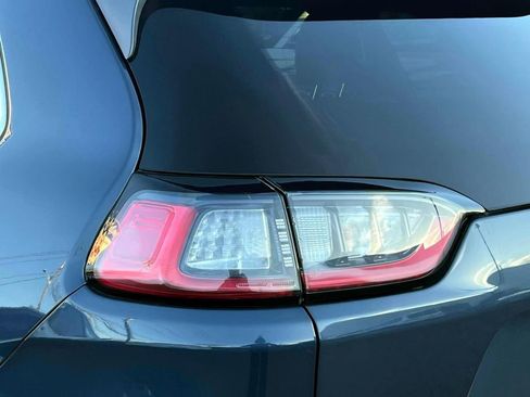 Used 2019 Jeep Cherokee Limited image 9