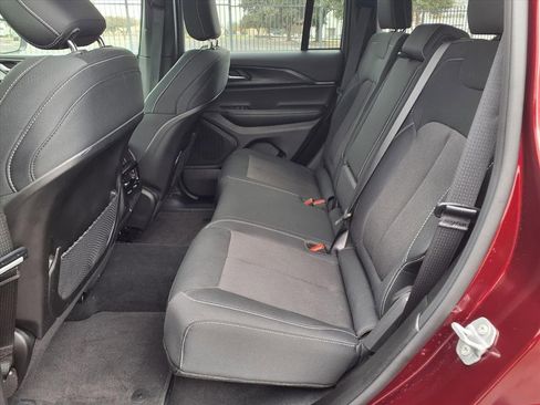 Used 2025 Jeep Grand Cherokee Laredo X image 9