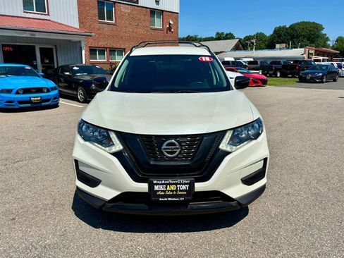 Used 2018 Nissan Rogue SV AWD/4WD image 2