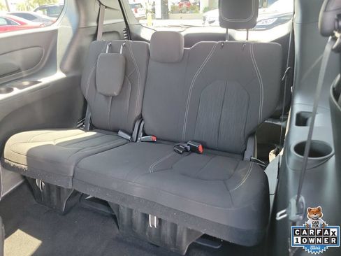 Used 2024 Chrysler Pacifica Touring FWD image 12
