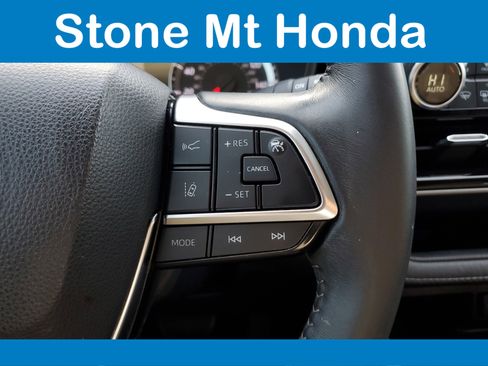 Used 2021 Toyota Highlander LE image 26