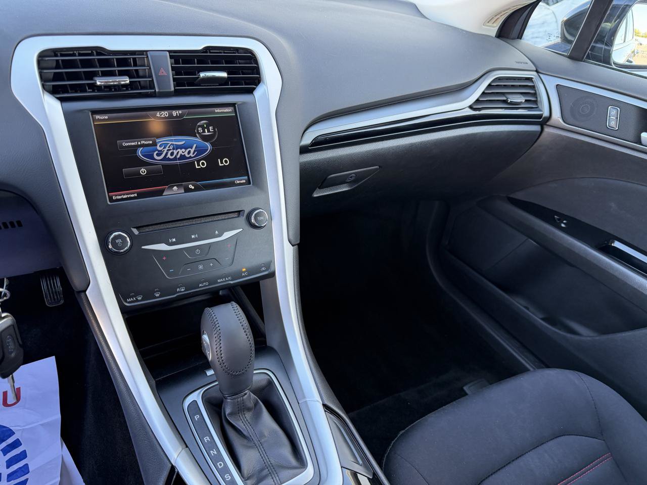 Used 2014 Ford Fusion SE FWD image 12