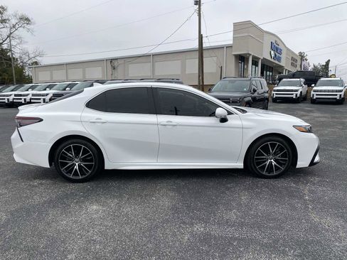 Used 2024 Toyota Camry SE image 4