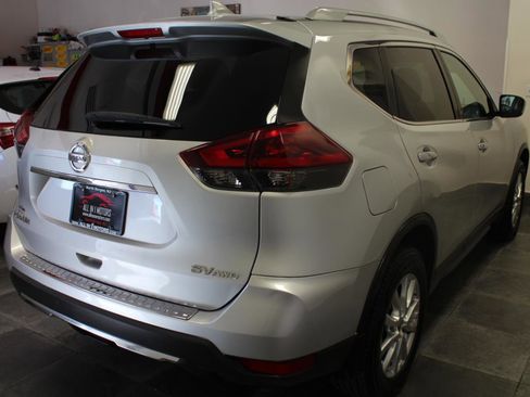 Used 2018 Nissan Rogue SV image 6