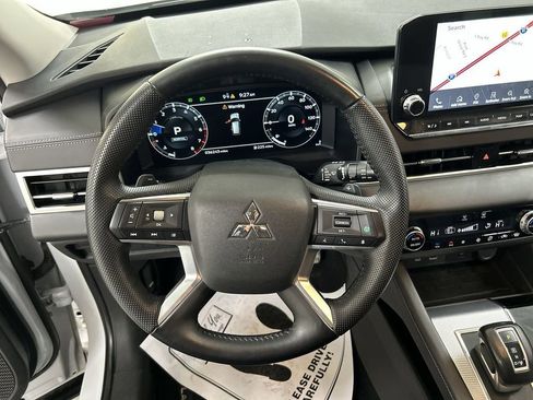 Used 2023 Mitsubishi Outlander SEL image 4