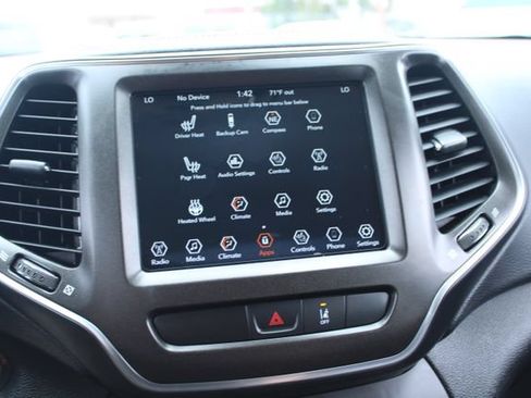 Used 2022 Jeep Cherokee Trailhawk AWD/4WD image 23