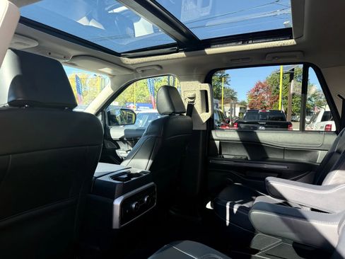 Used 2024 Ford Expedition Max XLT image 1