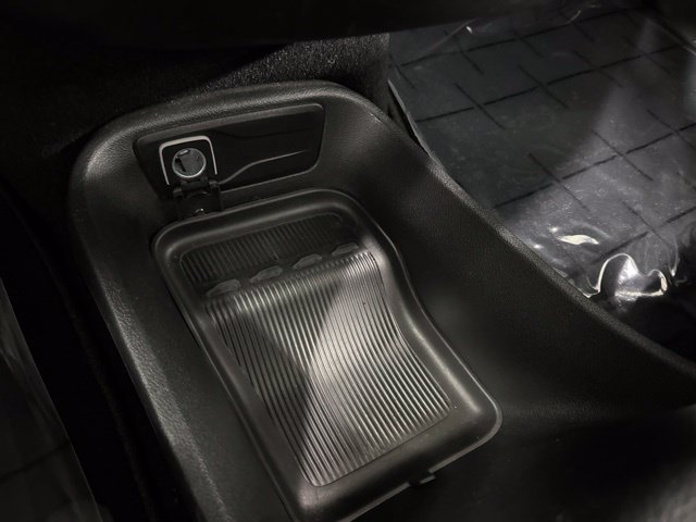 Used 2025 Chrysler Pacifica Select FWD image 44
