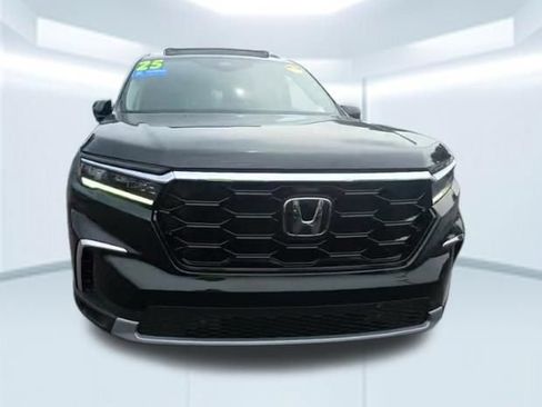 Used 2025 Honda Pilot Touring image 7