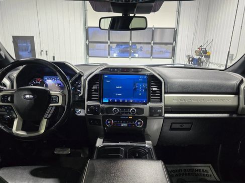 Used 2022 Ford F250 Lariat w/ Black Appearance Package image 9