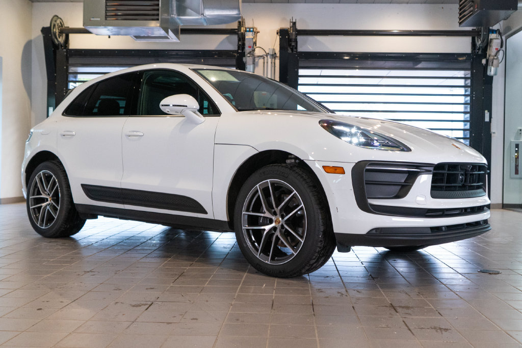 Certified 2023 Porsche Macan AWD/4WD image 8