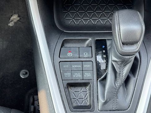 Used 2023 Toyota RAV4 LE AWD/4WD image 24
