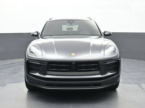 Certified 2025 Porsche Macan AWD/4WD image 24