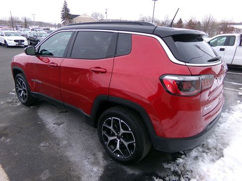 Used 2025 Jeep Compass Limited image 4