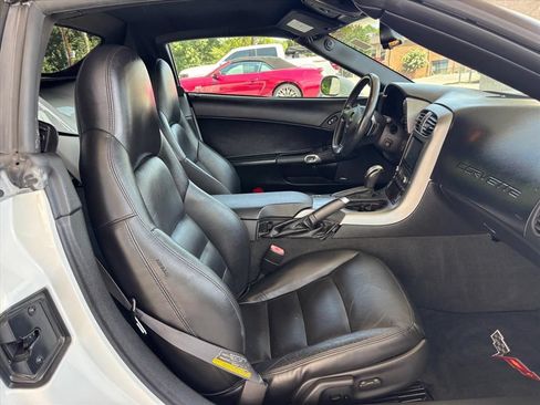 Used 2006 Chevrolet Corvette Convertible w/ Preferred Equipment Group RWD image 12
