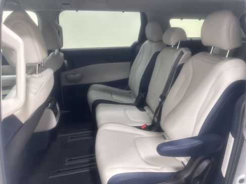 New 2026 Kia Carnival EX image 25