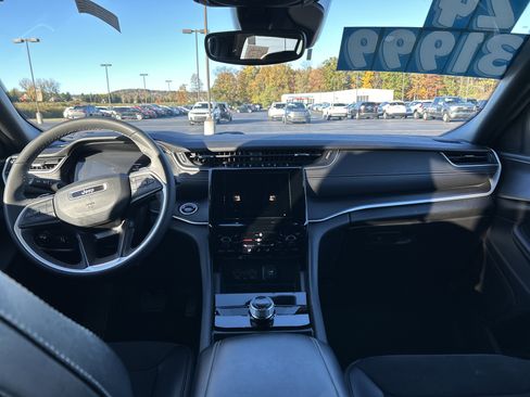 Used 2024 Jeep Grand Cherokee L Laredo image 58