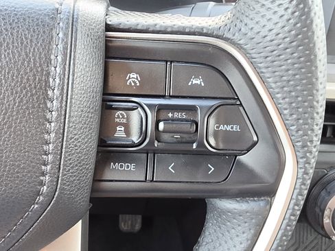 Used 2025 Toyota Tacoma TRD Off-Road image 16