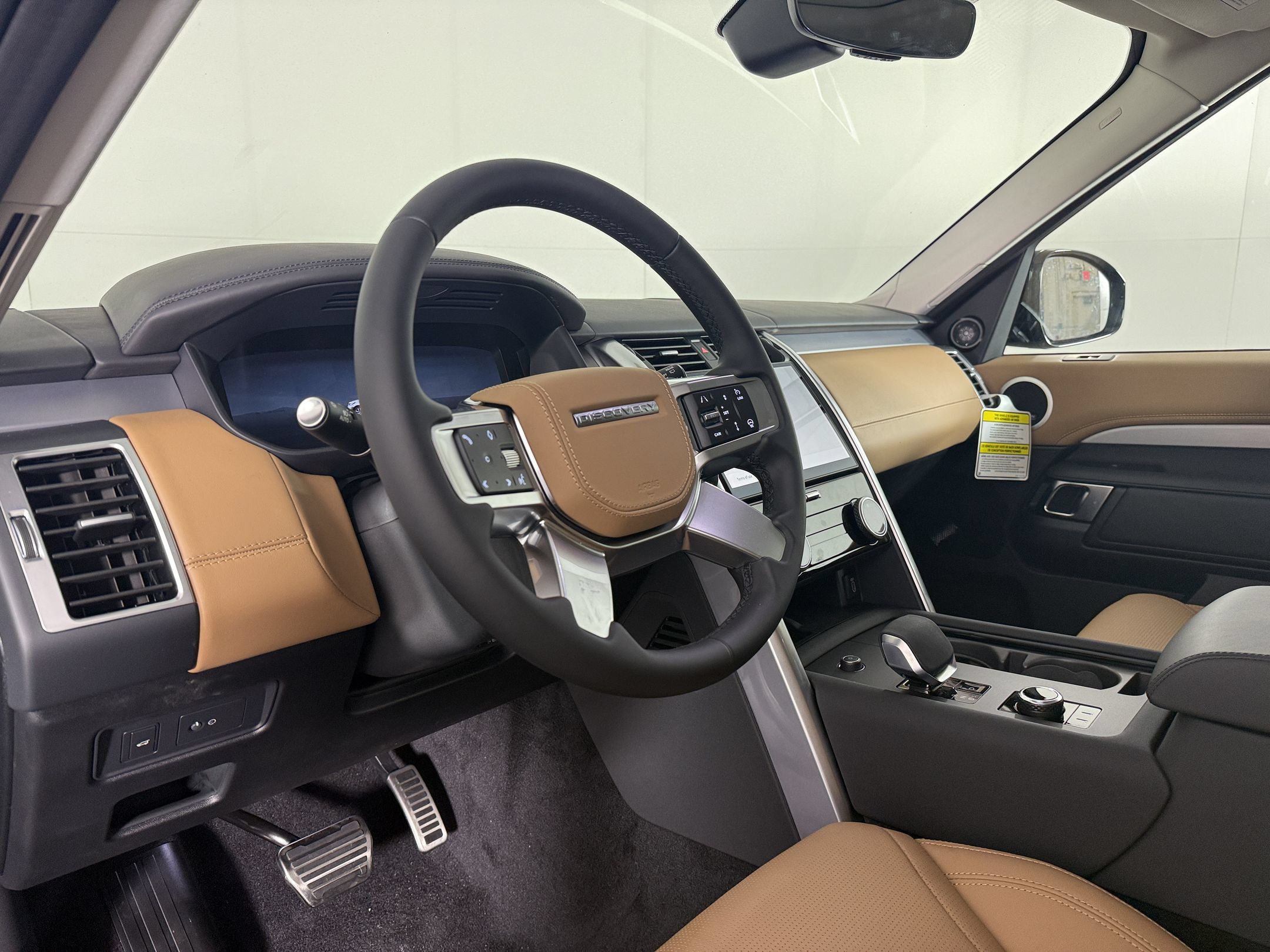 New 2026 Land Rover Discovery Limited Edition AWD/4WD image 4