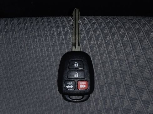 Used 2015 Toyota Camry SE image 32