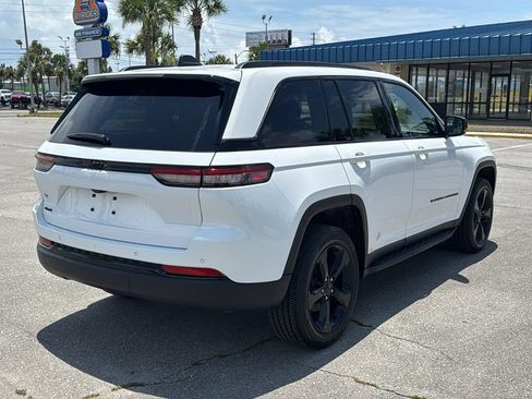 Used 2023 Jeep Grand Cherokee Altitude AWD/4WD image 6