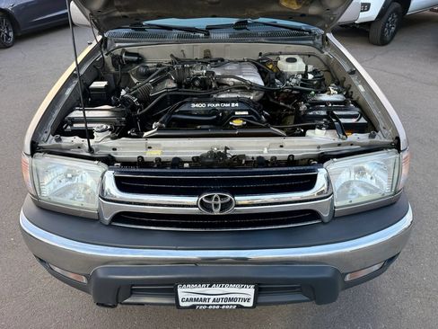 Used 2002 Toyota 4Runner SR5 AWD/4WD image 32