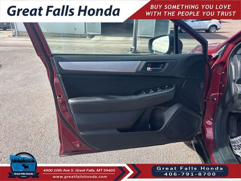 Used 2019 Subaru Outback 2.5i Premium image 12