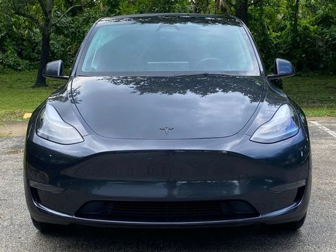 Used 2024 Tesla Model Y Long Range RWD image 3
