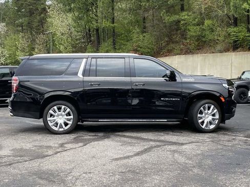 Used 2023 Chevrolet Suburban High Country image 2