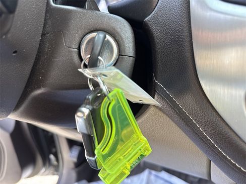 Used 2019 GMC Canyon SLT w/ Driver Alert Package image 24