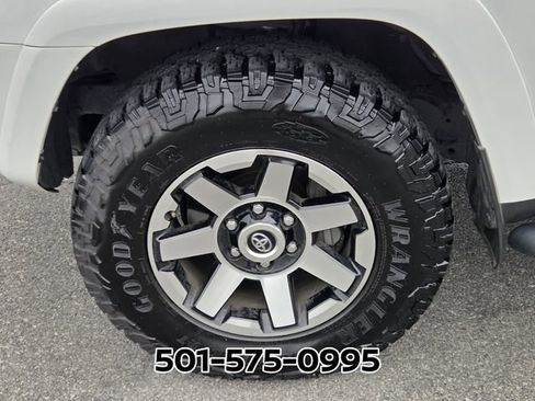 Used 2022 Toyota 4Runner TRD Off-Road Premium w/ Moonroof Package AWD/4WD image 18