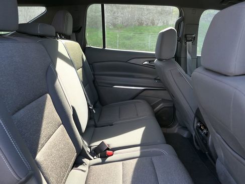 Used 2025 Chevrolet Traverse LT image 24