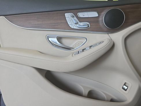 Certified 2022 Mercedes-Benz GLC 300 image 27