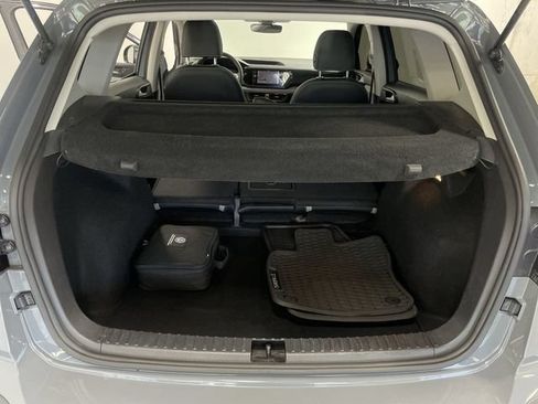 Used 2022 Volkswagen Taos SEL w/ Panoramic Sunroof Package FWD image 25