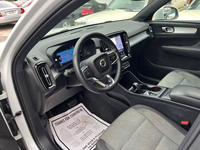 Used 2023 Volvo XC40 B5 Core AWD/4WD image 9
