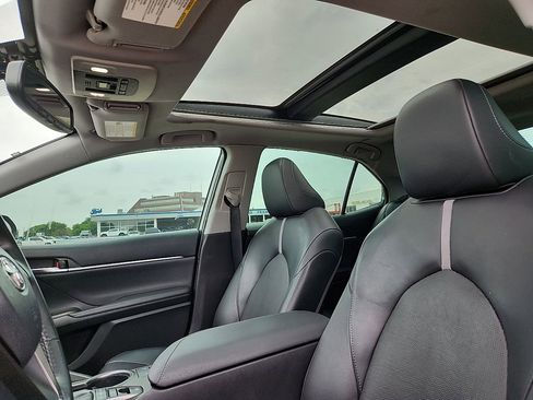 Used 2021 Toyota Camry XSE FWD image 7