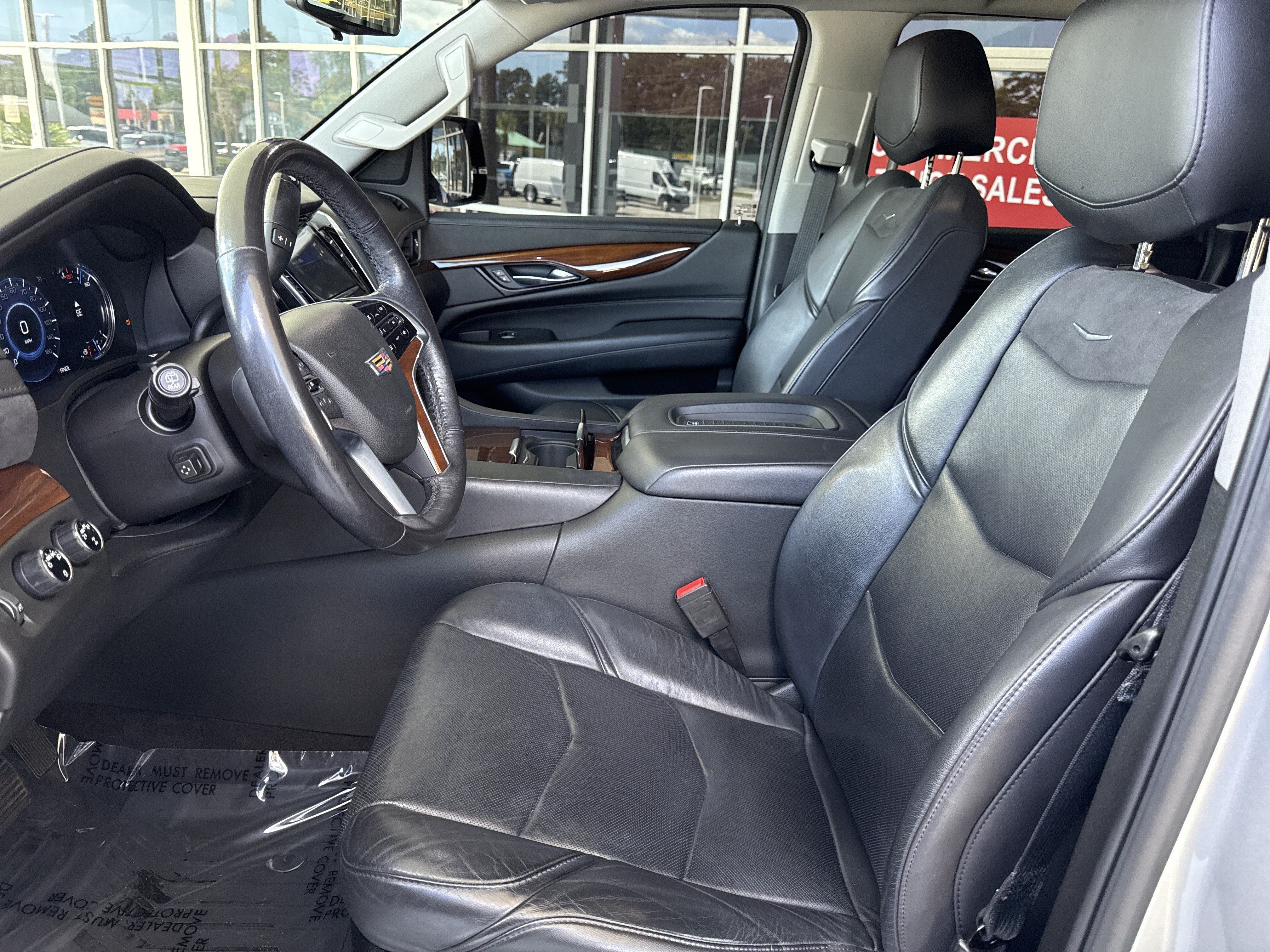 Used 2020 Cadillac Escalade Luxury AWD/4WD image 16