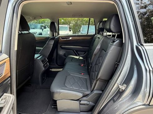 Used 2024 Volkswagen Atlas SE FWD image 13