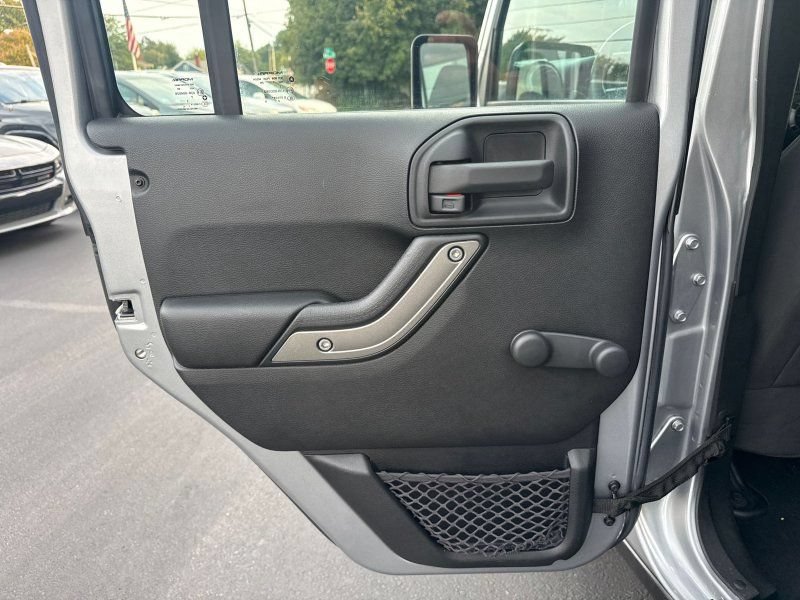 Used 2016 Jeep Wrangler Unlimited Sport w/ Connectivity Group AWD/4WD image 13