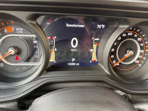 Used 2025 Jeep Wrangler Sahara image 39