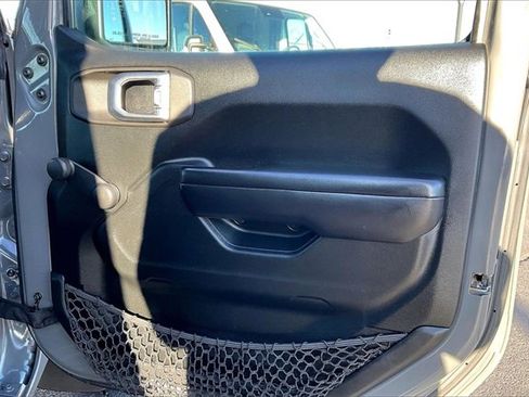 Used 2020 Jeep Gladiator Sport image 19