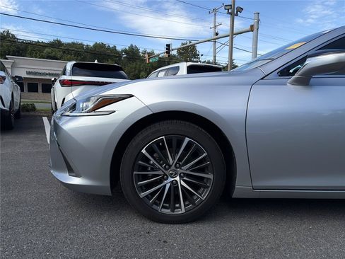 Certified 2025 Lexus ES 300h w/ Premium Package FWD image 13