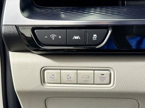 Used 2023 Kia Carnival SX Prestige FWD image 10