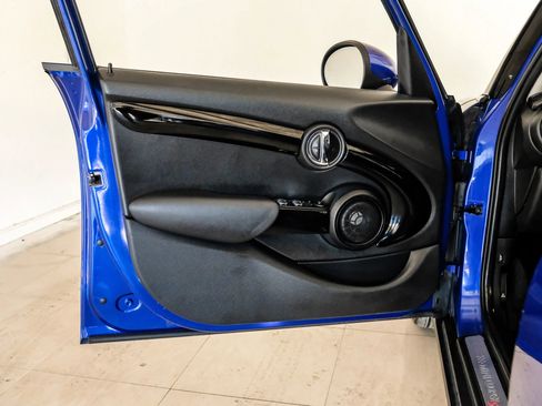 Used 2019 MINI Cooper S w/ Premium Package image 32